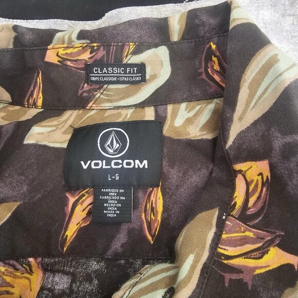 Volcom Mens Hawaiian Style Marble Floral Short Sleeve Shirt Size Large - Picture 2 of 5
